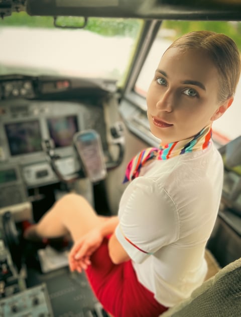 free6cams.com lina_demure profile on OnlyFans in flight-attendant-air-hostess category