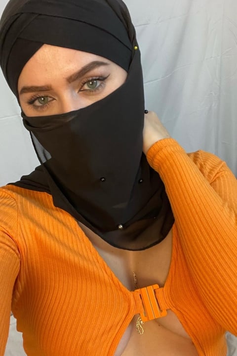 free6cams.com mayaazari profile on OnlyFans in hijab category