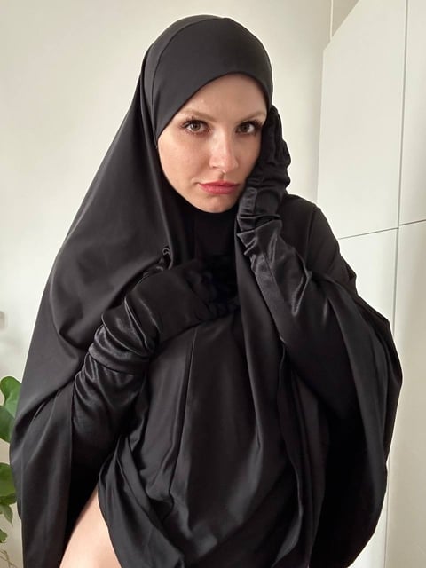 free6cams.com nuria_onelove profile on OnlyFans in hijab category