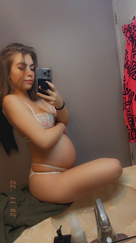 free6cams.com pregomama022023 profile on OnlyFans in pregnant category