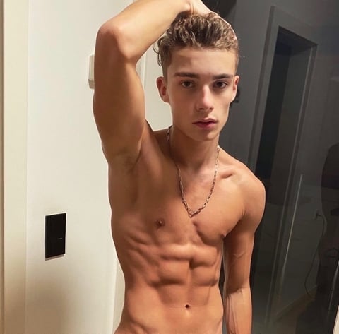 free6cams.com romeo_twink profile on OnlyFans in gay category