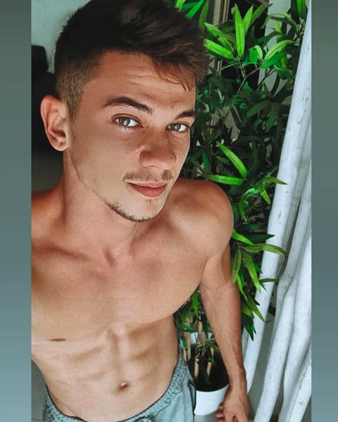 free6cams.com TommyCabrio profile on OnlyFans in gay category